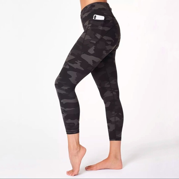 Sweaty Betty Pants - NWT Sweaty Betty Power 7/8 Pocket Workout Leggings Black Tonal Camo Print